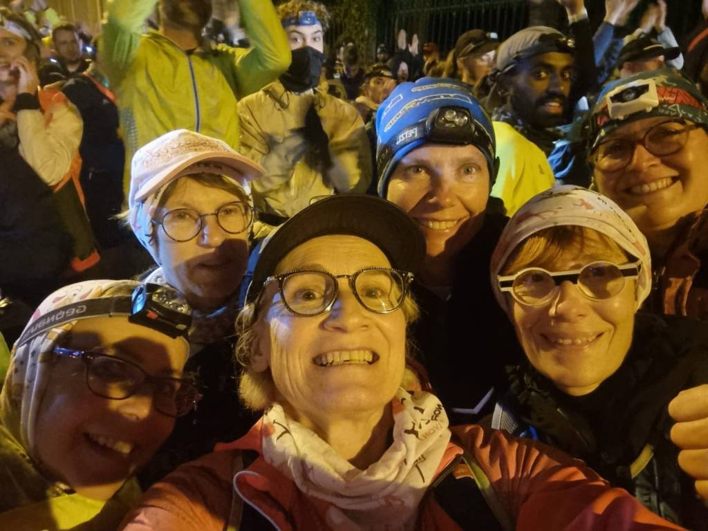 Une marche nocturne sous la&nbsp;pluie